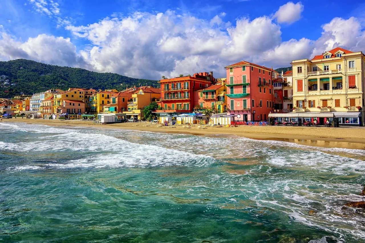 Apartment Tre Balconi Sul Mare Beach - Happy Rentals Borghetto Santo Spirito