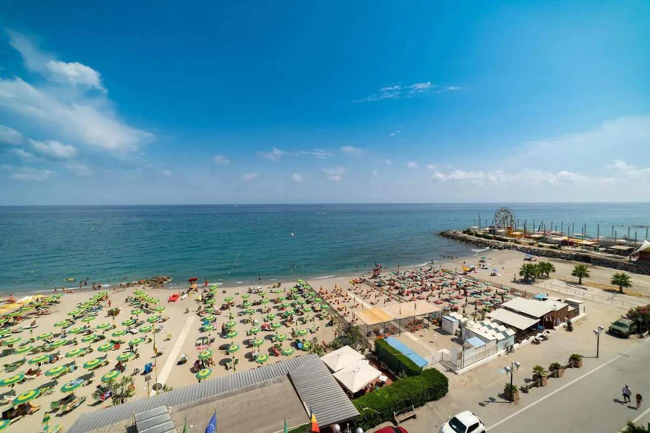 Tre Balconi Sul Mare Beach - Happy Rentals Borghetto Santo Spirito 0*,  Italy